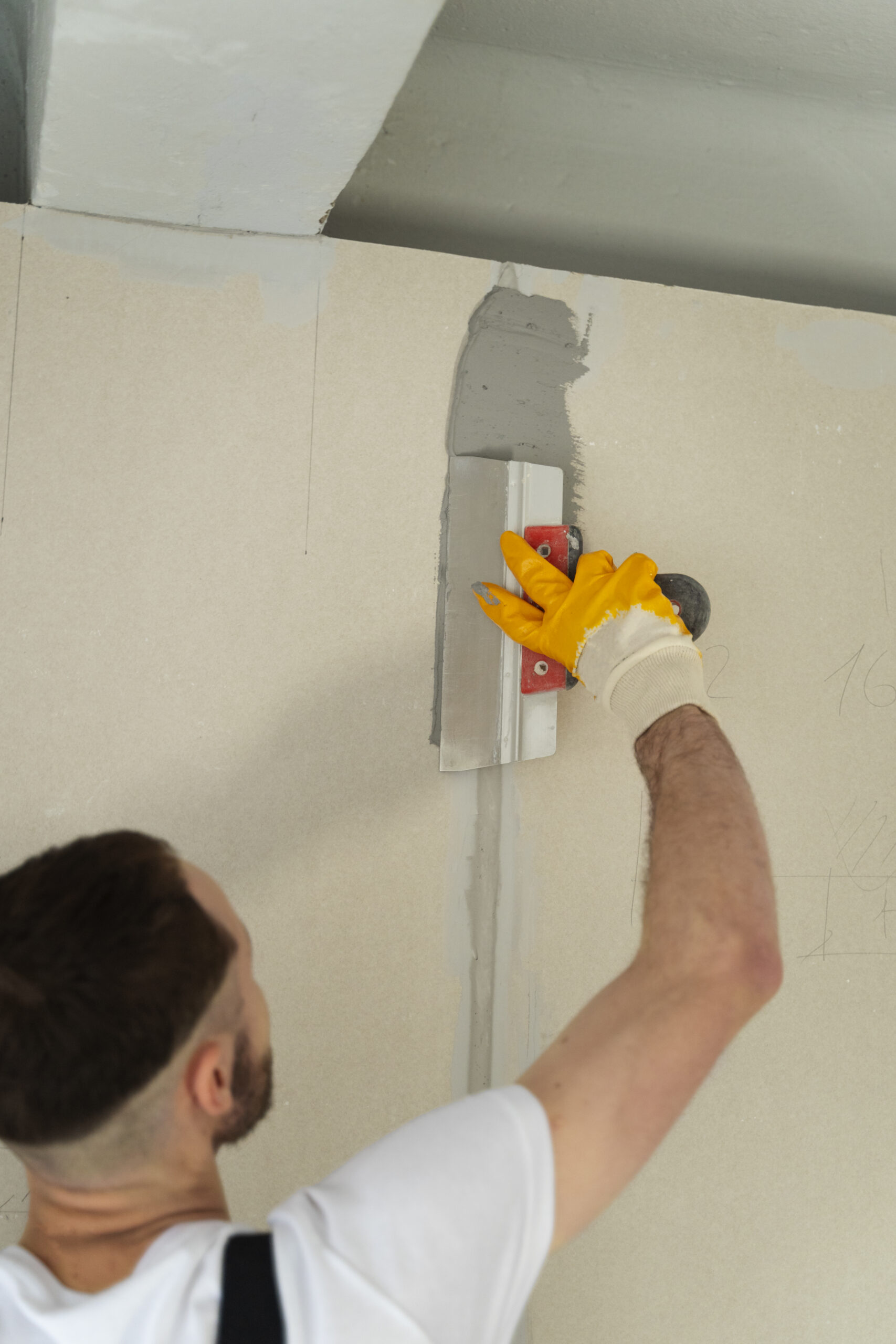 construction-worker-using-plastering-trowel